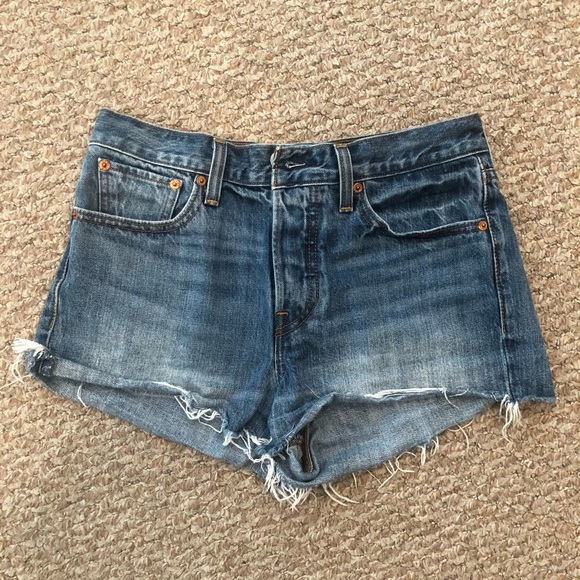 Levi’s 501 cut off shorts - Picture 2 of 3